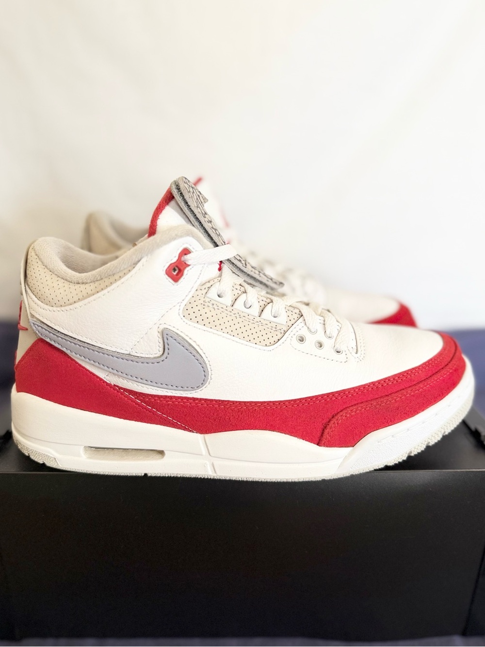 AUTHENTIC Jordan 3 Retro Tinker White University Red size 10 CJ0939100 2019 USED